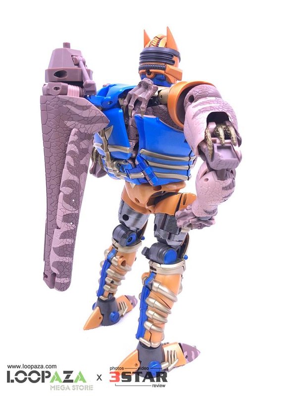Masterpiece MP 41 Beast Wars Dinobot In Hand Photos   And Demo Videos 14 (14 of 19)